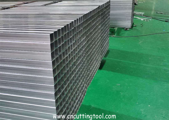 Cold saw machine for tube and pipe high speed cut in tube mill