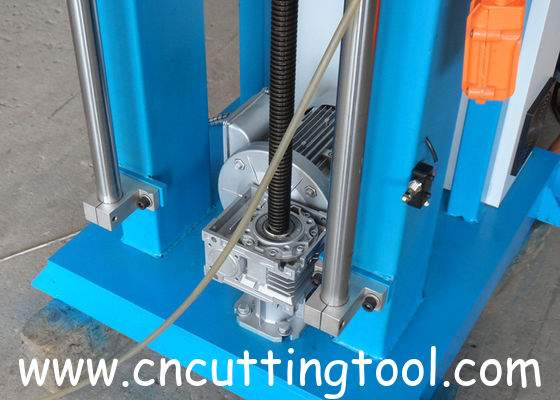 Brazing center automatic feeding solder, brushing flux,rotate saw blade brazing machine