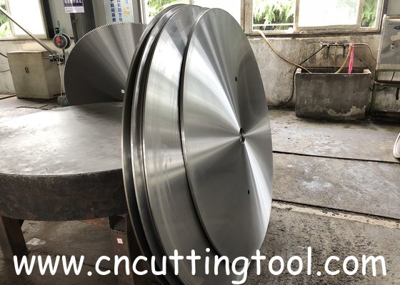 Hot cutting circular saw blade flat and with hub for cutting steel profile