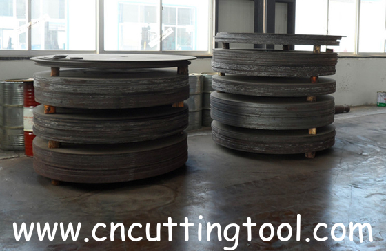 Hot cutting circular saw blade flat and with hub for cutting steel profile