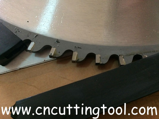 Aluminum Cutting TCT Saw Blade with 90Z Teeth Number 8CrV Body 43 Diameter 710mm Model