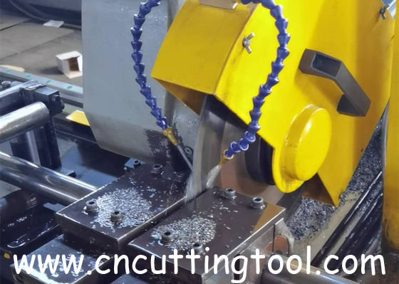 High speed flying cold saw for smooth cut of high frequency welding tube