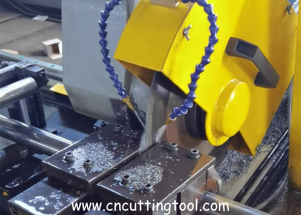 High speed flying cold saw for smooth cut of high frequency welding tube